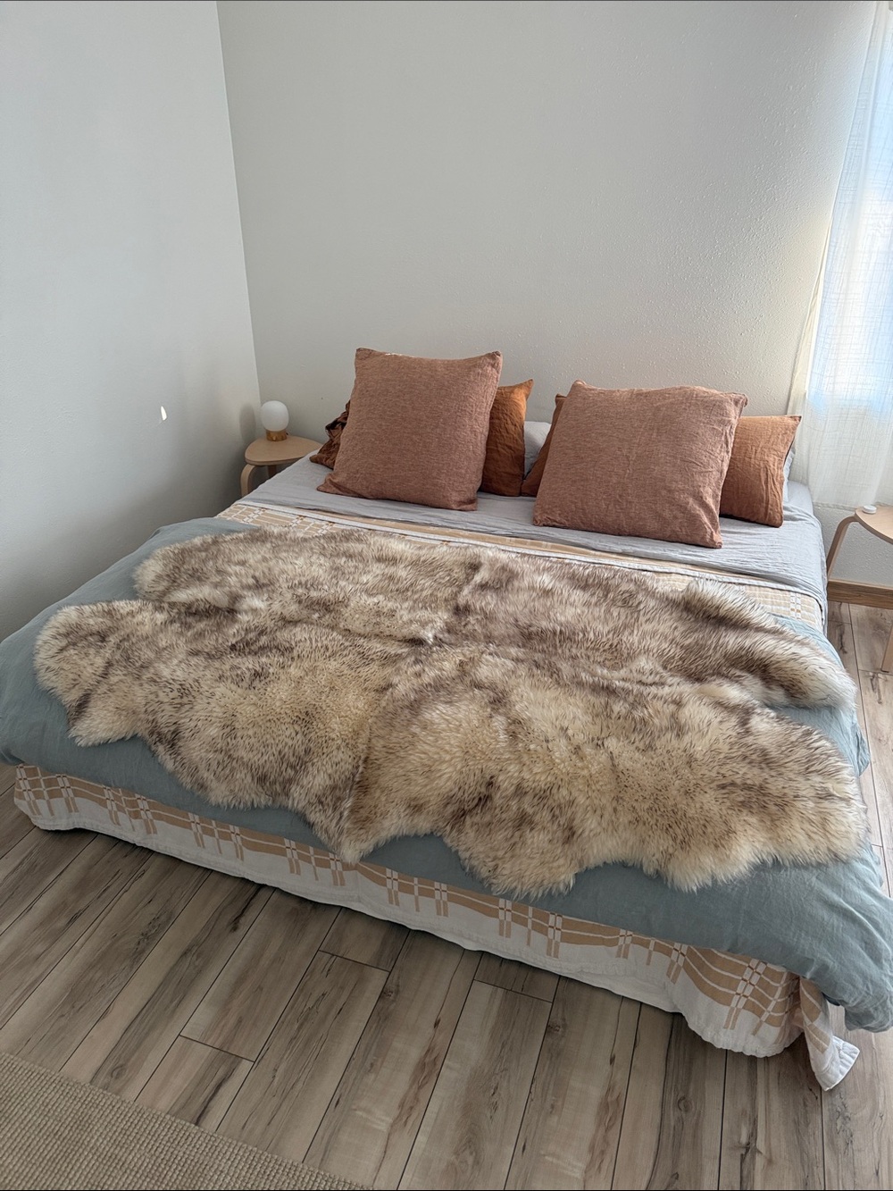 Plush Natural Sheepskin Throw - Cream & Brown - Picture 2 of 4